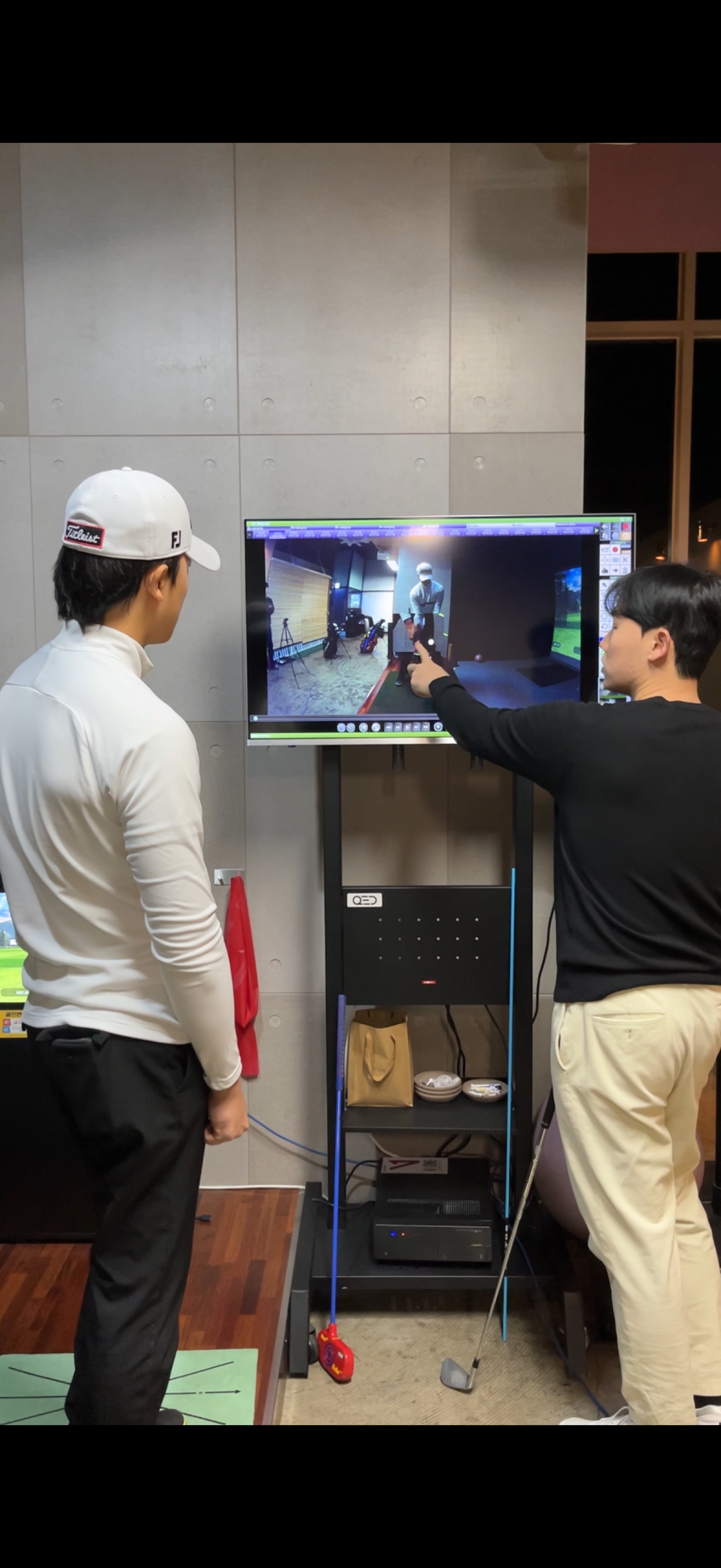 실내 스크린 연습장 스윙 분석 레슨